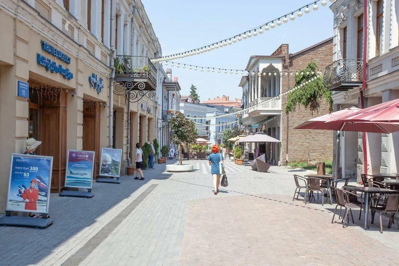Wehost Apartment On A Colorful Street Τυφλίδα Γεωργία